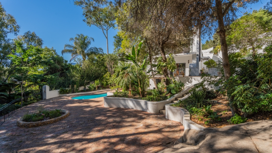 5 Bedroom Property for Sale in Lemoenkloof Western Cape
